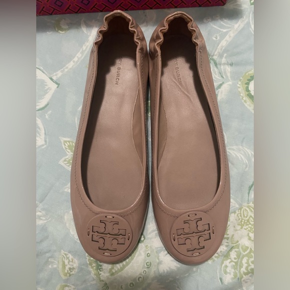 Tory Burch Minnie Patent Logo Travel Ballerina Flats - Picture 2 of 3